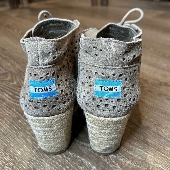 TOMS Laser cut Suede Wedge Booties • Espadrille - Picture 6 of 13